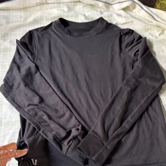 Vuori Black Crewneck Sweatshirt - Picture 4 of 7